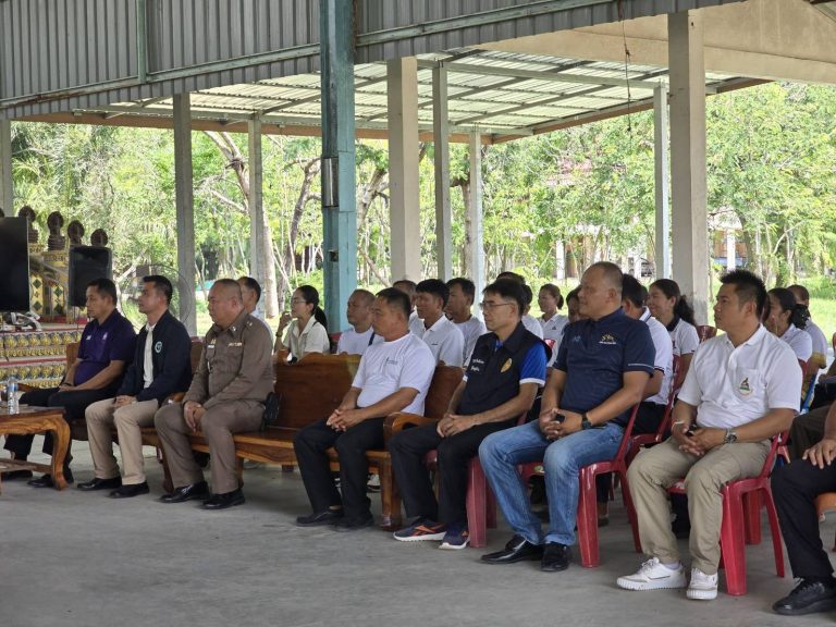 พ.ต.ท.ปิยธนา ปรีนคร สวป.ฯ พ.ต.ท.พิศิษฎ์ พรมดอนยาง สวป.(ชส)ฯ ร่วมพิธีเปิดโครงการศูนย์รวมพลังรักศรัทธาแก้ปัญหายาเสพติดแบบบูรณาการ