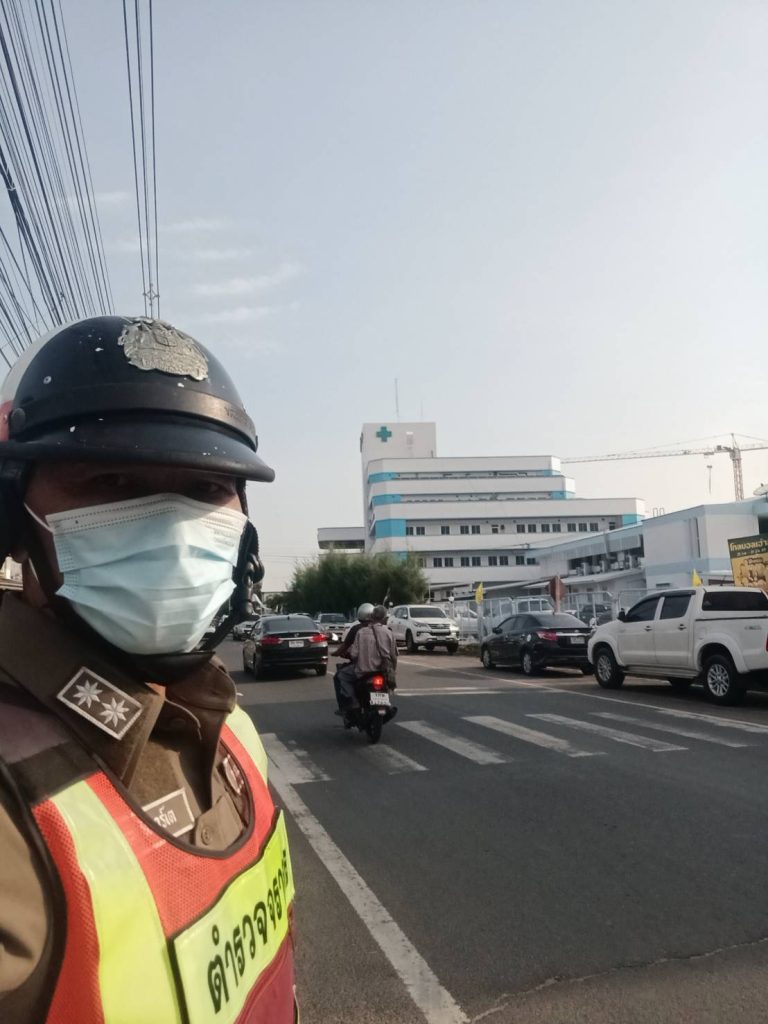 ชุดจราจร ว.4 อำนวยความสะดวก
