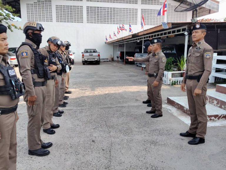 ร้อยเวร 20 ตรวจจำนวน และมอบหมายภารกิจให้กับสายตรวจก่อนออกปฏิบัติหน้าที่