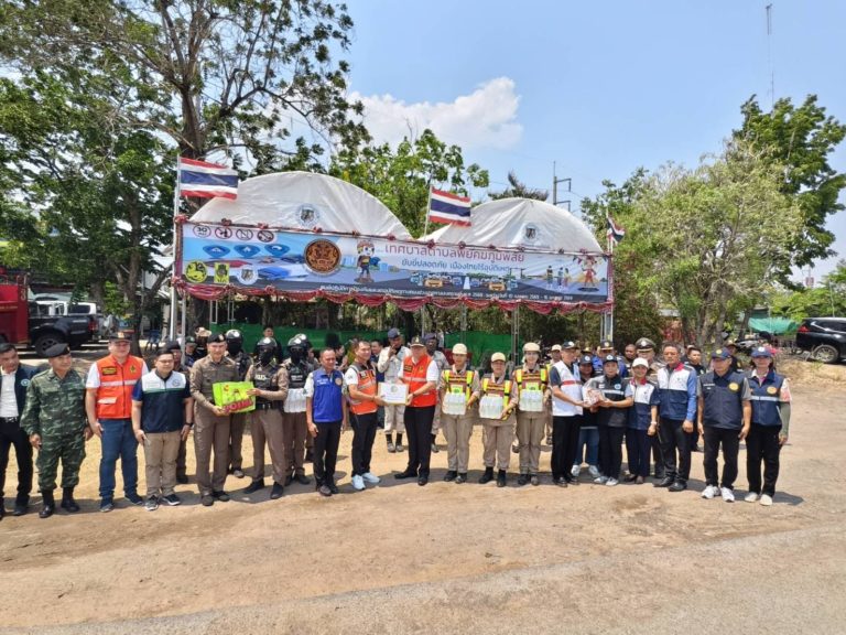 นายชุมพิชญ์ เดชะรัฐ ผู้ว่าราชการจังหวัดมหาสารคามตรวจเยี่ยม จุดบริการประชาชนในห้วงเทศกาลสงกรานต์ปี 2569 ณ จุดบริการประชาชนสี่แยกพยัคฆภูมิพิสัยสภ.พยัคฆภูมิพิสัย