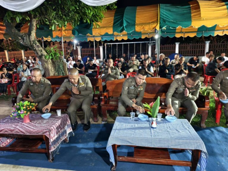 พ.ต.อ.ชัชชัย ไหมวันทา ผกก.สภ.พยัคฆภูมิพิสัย พร้อมข้าราชการตำรวจ สภ.พยัคฆภูมิพิสัย ร่วมงานฌาปนกิจศพ คุณแม่ของ ร.ต.ต.สามารถ วารียันต์